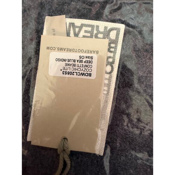 New Barefoot Dreams Cozy Beanie in Smoky Gray Flecked Plush Fabric - Picture 2 of 7